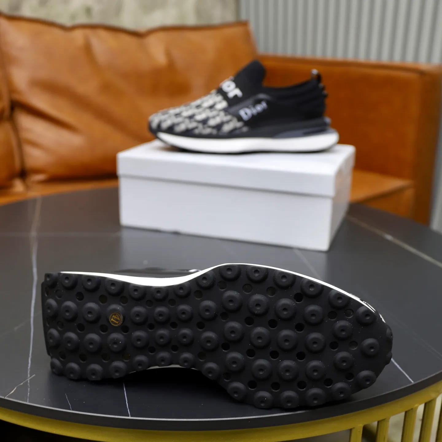 Ex-factory price: 462💰🙅‍♂️🙅‍♂️🙅‍♂️ Brand: Dior DIOR Standard code: 38-44 (45 customized) Grade: Same as the official website Material: Original leather splicing brand cloth Comfortable and breathable lining Lightweight and wear-resistant sports outsole Style category: Men's fashionable casual shoes Running sneakers Distinguished luxury brand elements Top luxury Color: actual picture color